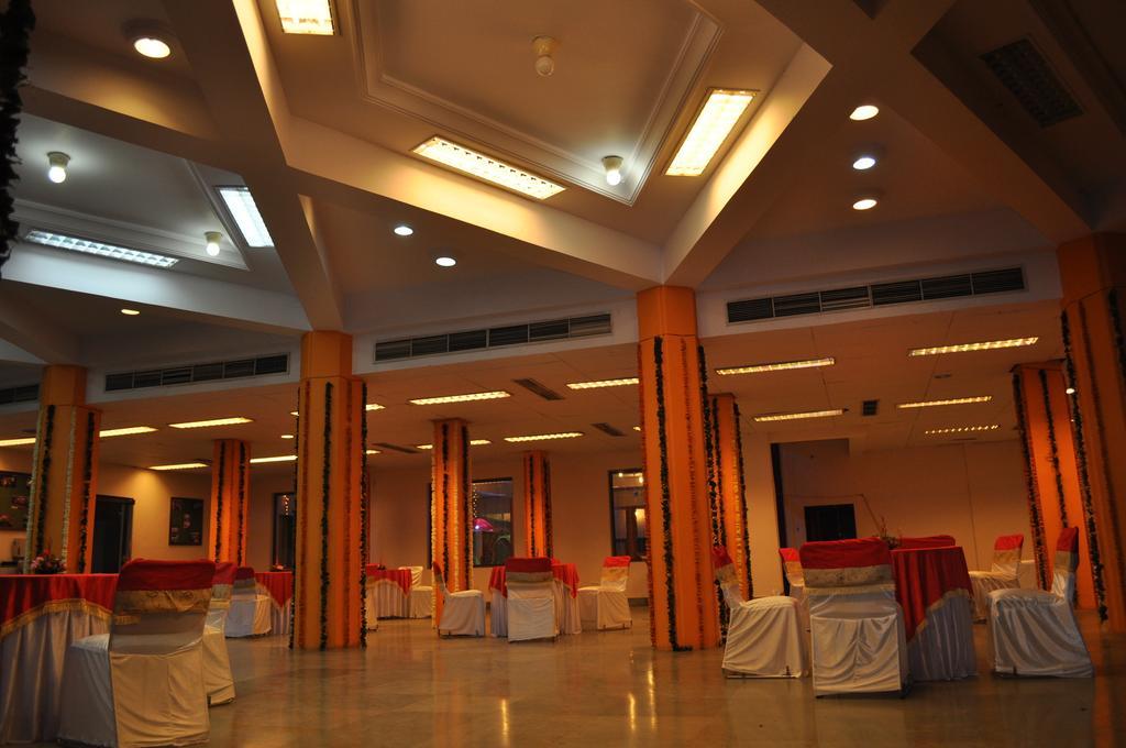 Hotel Maruti Mandapam Jabalpur Exterior photo
